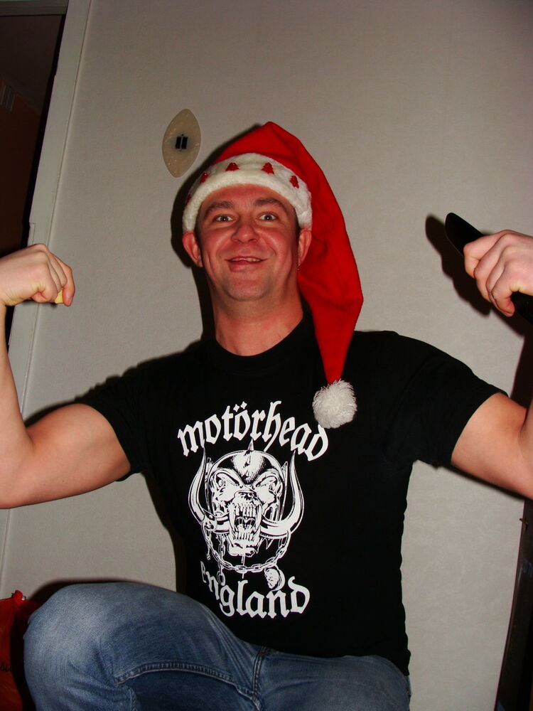  18325699  Andrej, 51 ,    