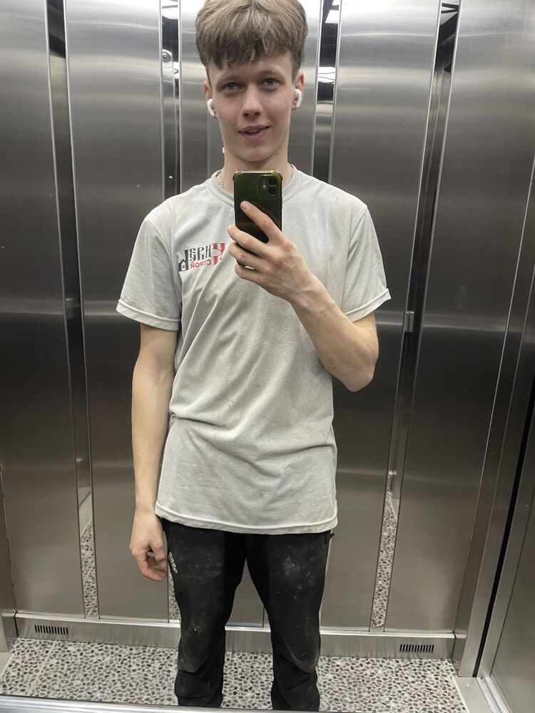  42622289  , 27 ,    