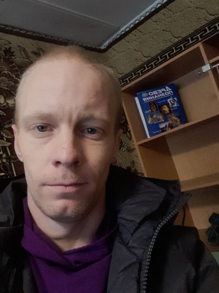  31848879  Pavel, 34 ,    