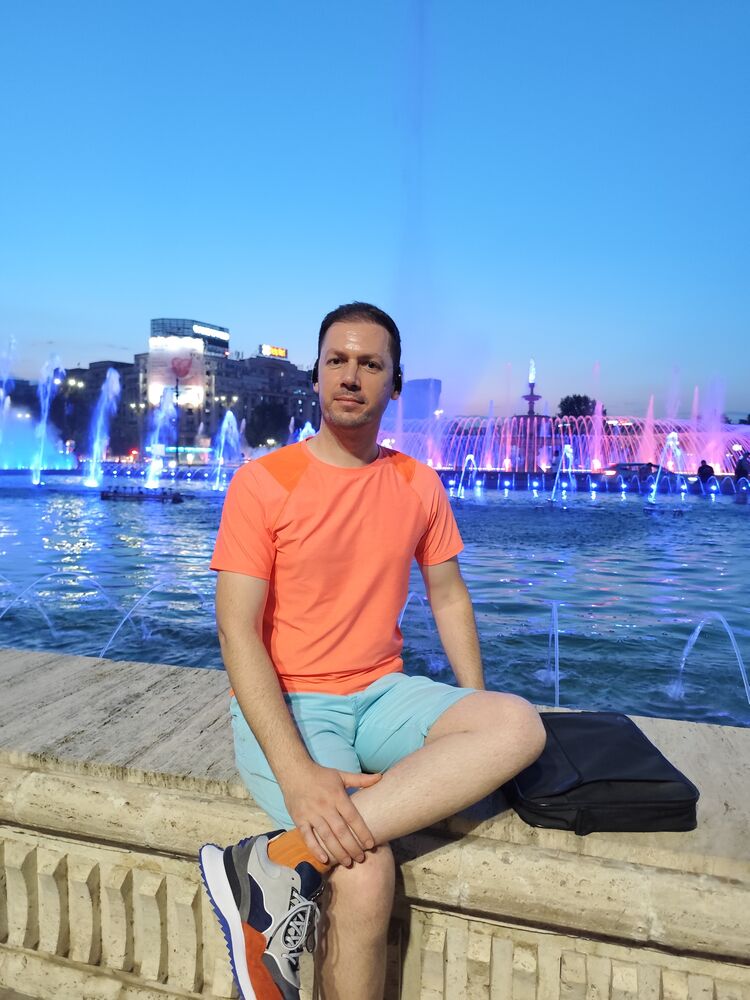  ,   Julian, 36 ,   ,   