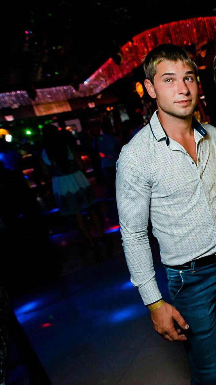  37007019  Denis, 30 ,    