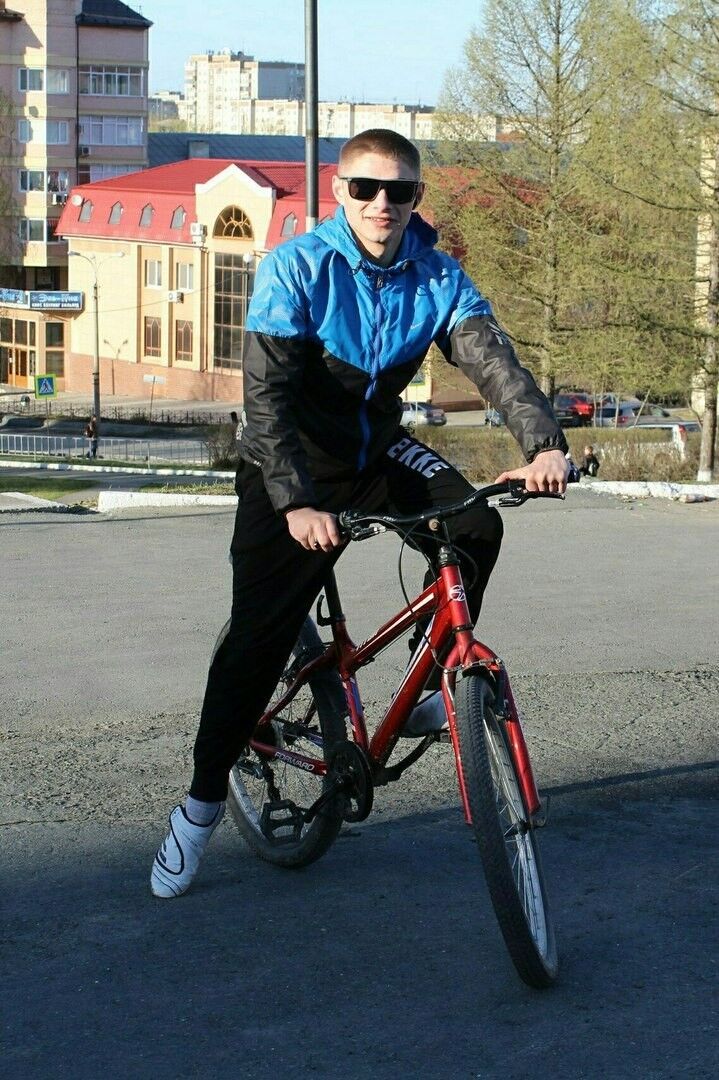  ,   Slavik, 32 ,   ,   , c 