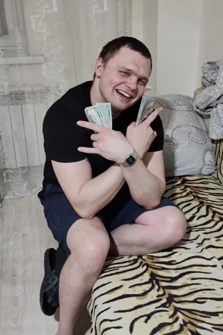  35393539  Anton, 28 ,    