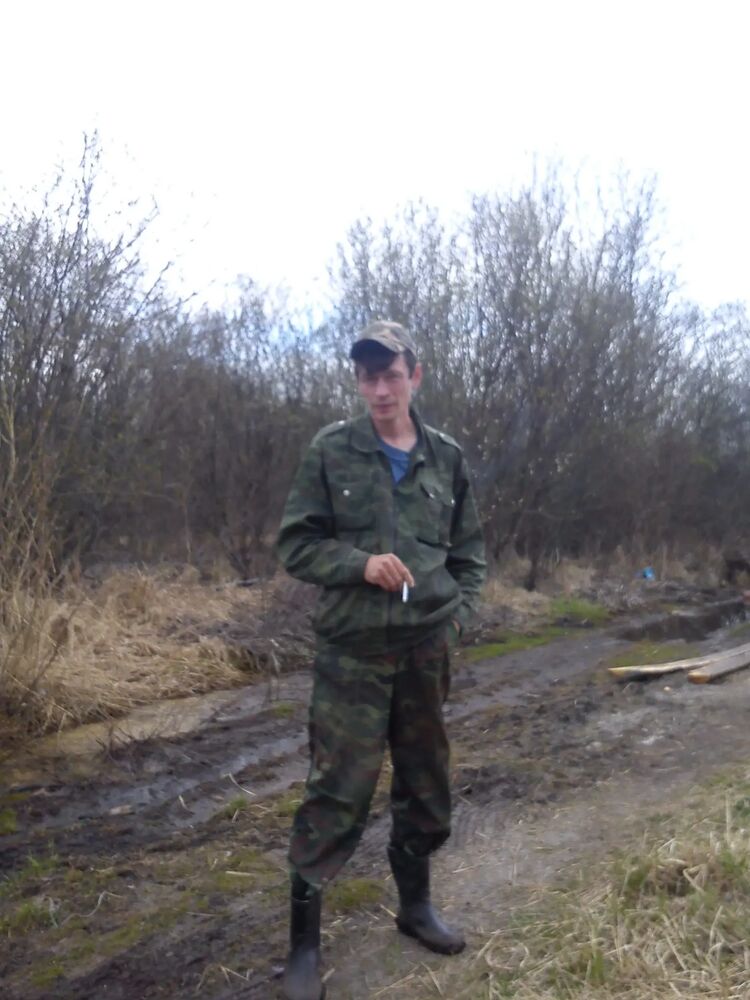  32214869  Mikhail, 52 ,    