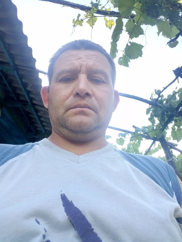  44554029  Valentin, 40 ,    