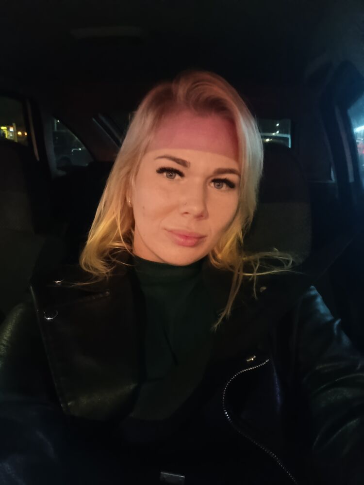  53722929  Valeria, 27 ,    -