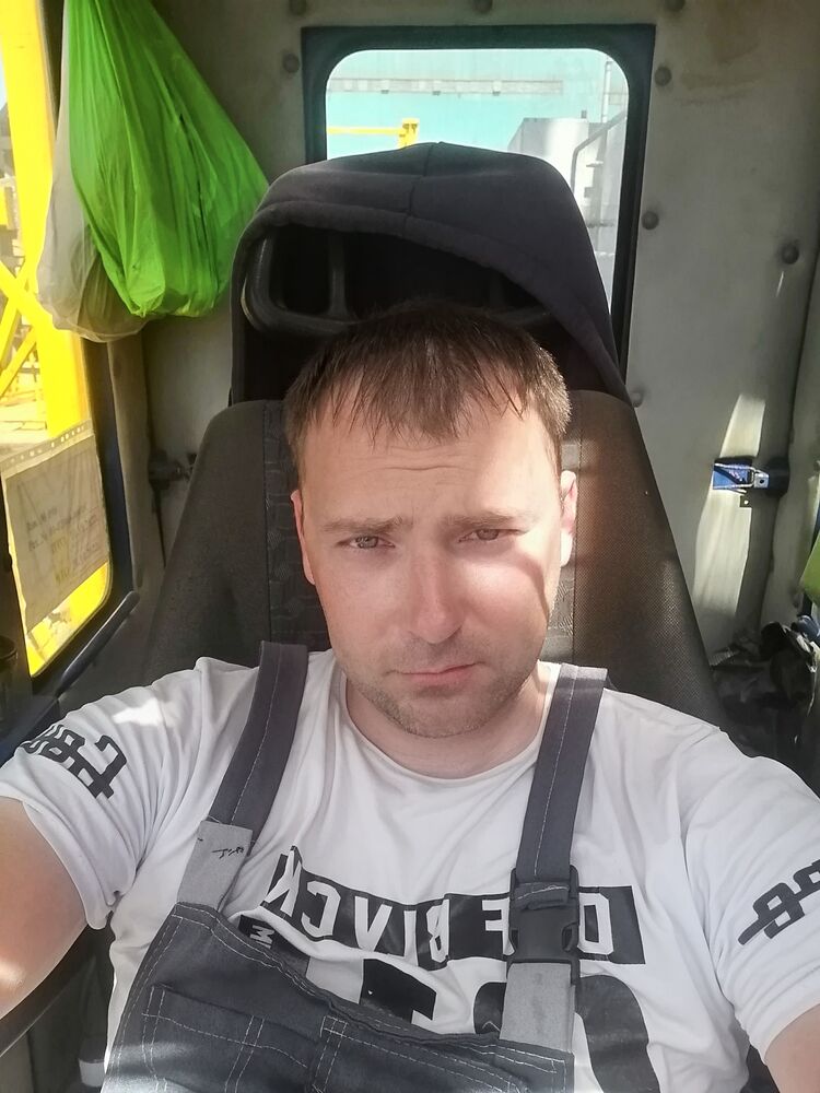  28833419  Maxim, 40 ,    