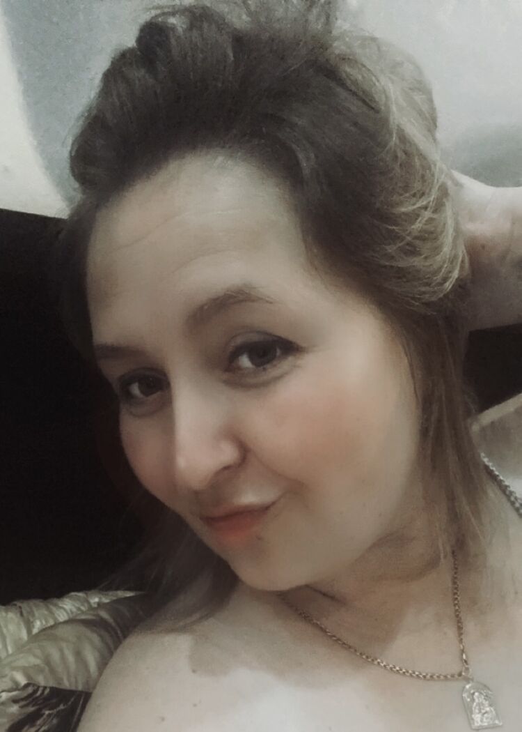  28184589  Julia, 43 ,    