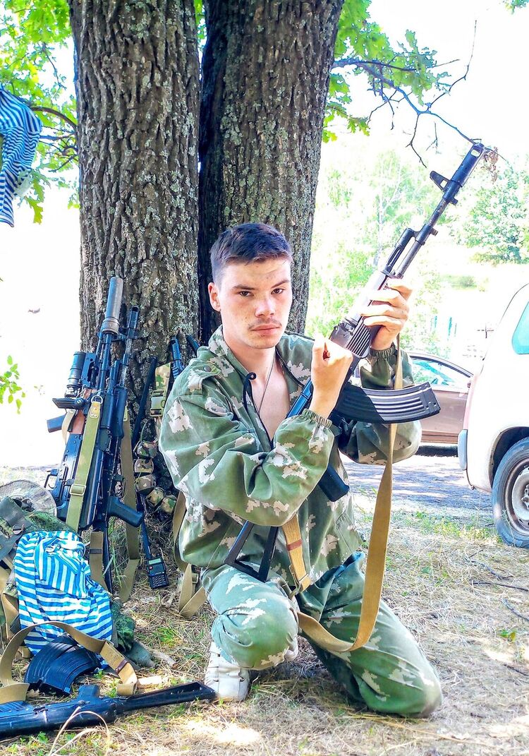  20934849  Alex, 27 ,    