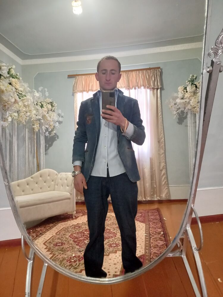  33364419  Hrant, 25 ,    