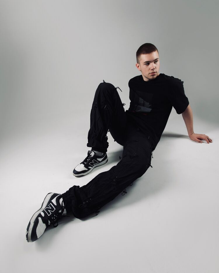  48017929  Ivan, 19 ,    -