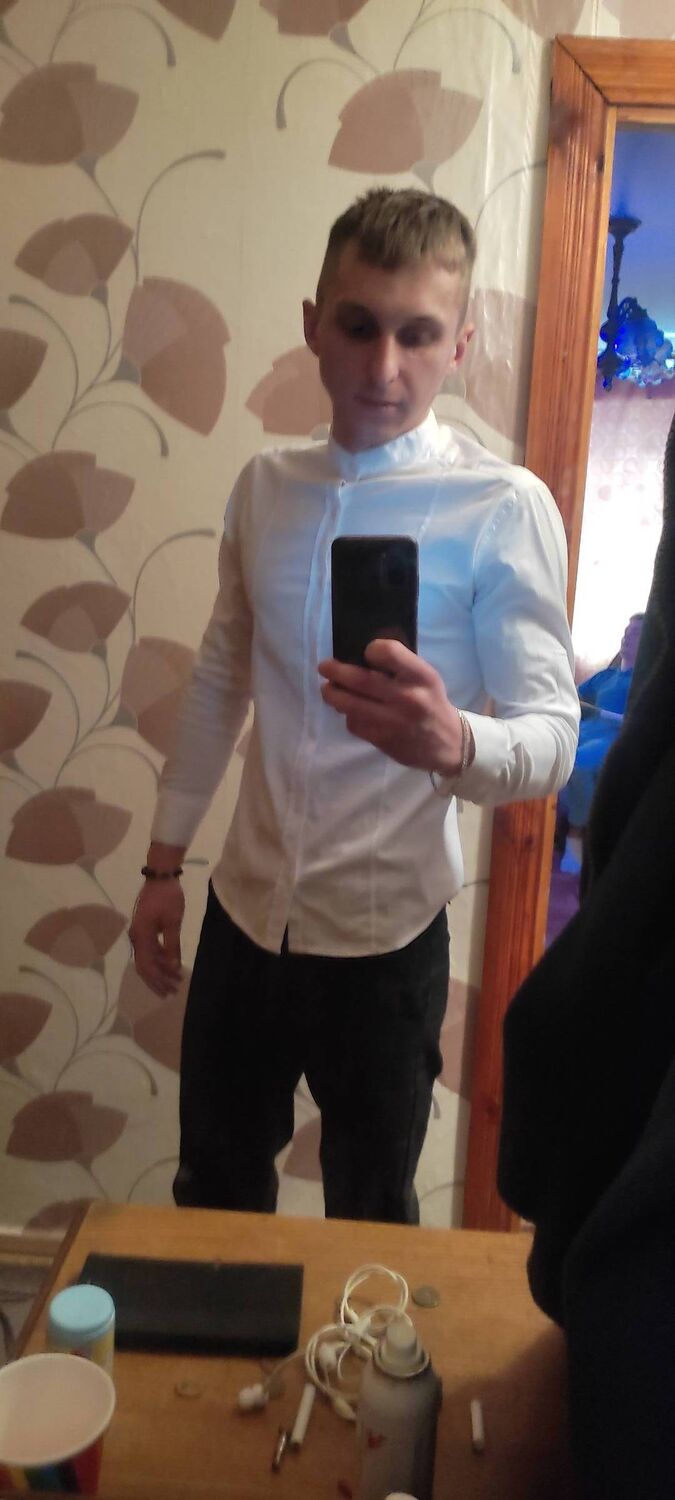  33225269  Maks, 26 ,    