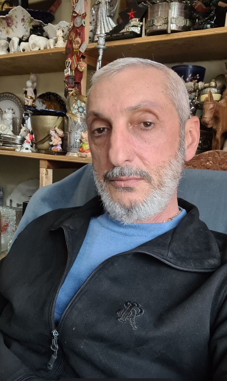  51603529  Arsen, 58 ,    
