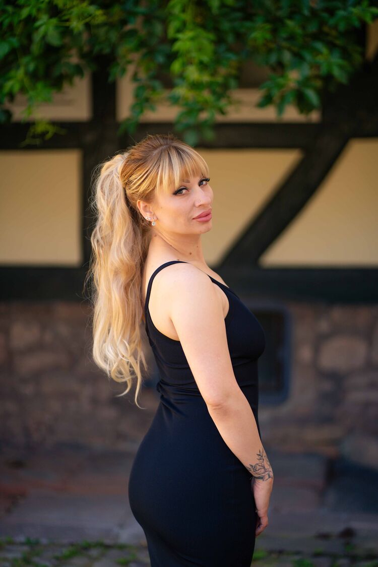  Alsbach-Hahnlein,   Halyna, 36 ,  