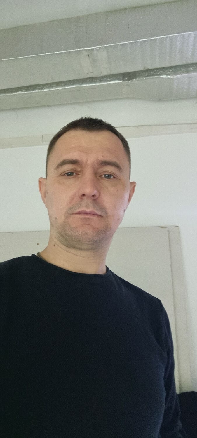  48689979  Boris, 41 ,    