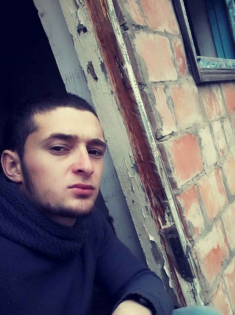  ,   Artur, 31 ,   ,   , c 