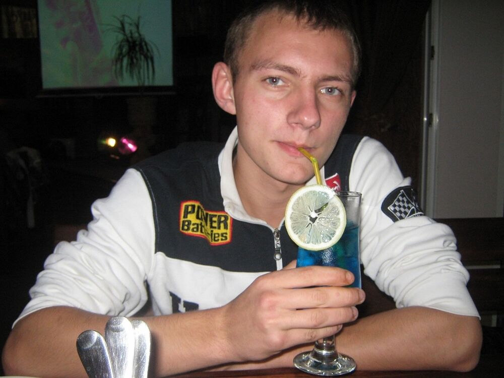  18407279  DENIS, 32 ,     