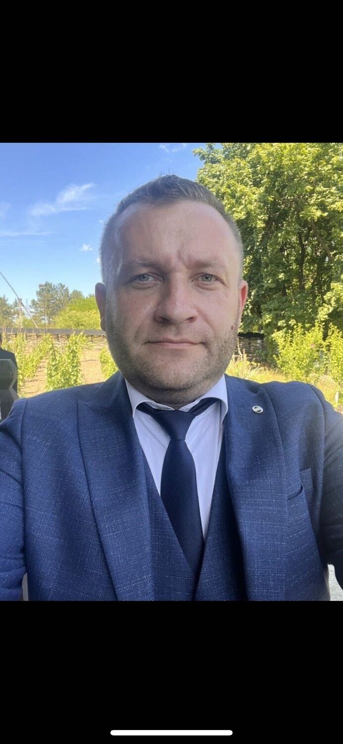  40680849  Timur, 41 ,    