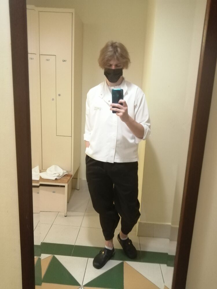  24088149  , 22 ,    