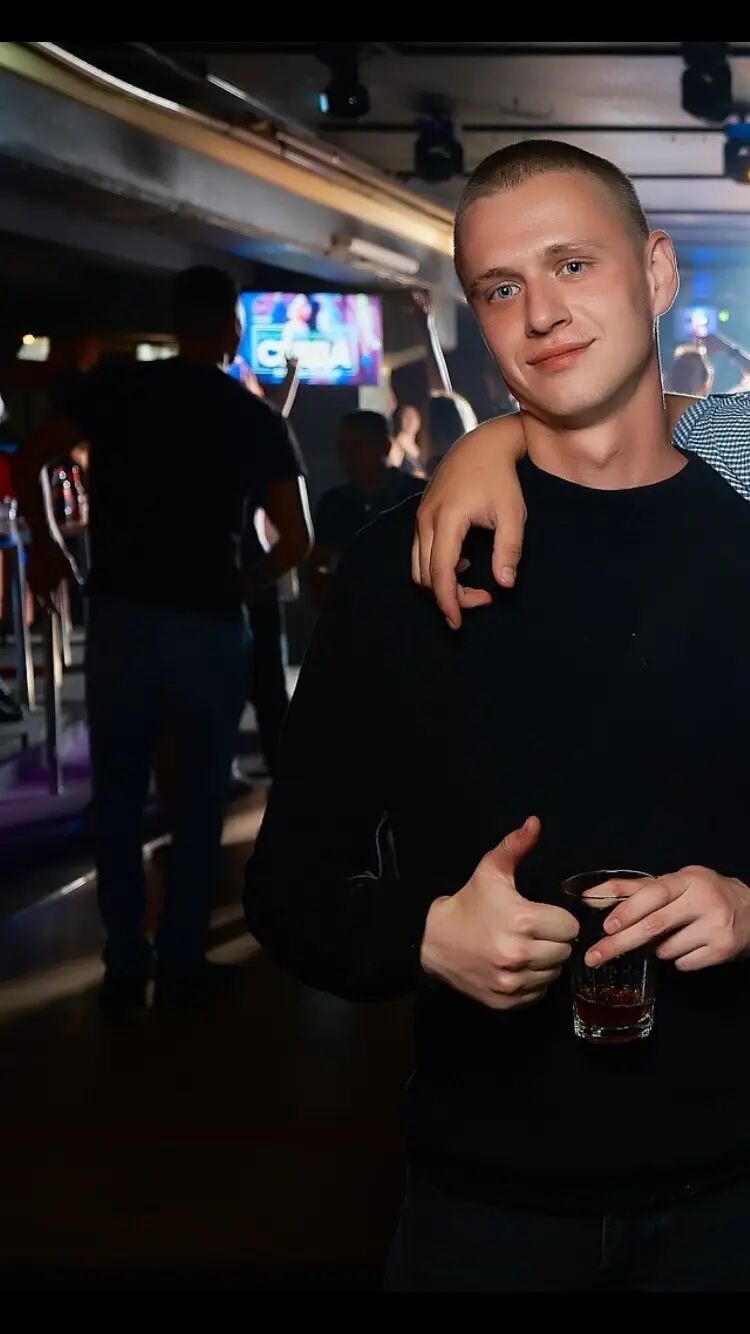  27496309  Denis, 26 ,    