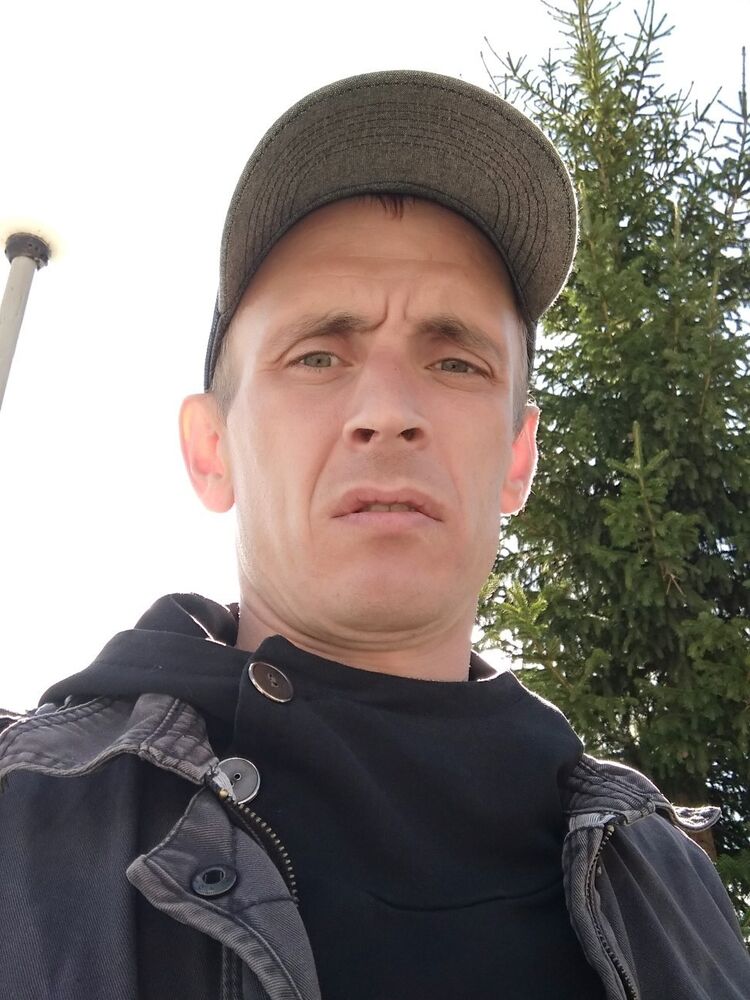  40146889  Ilya, 42 ,    