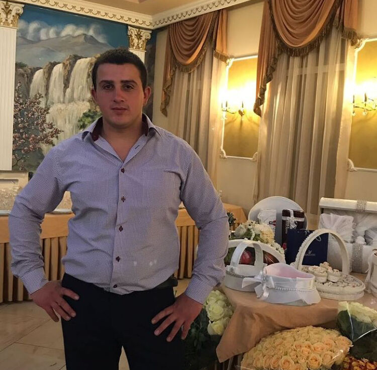  37714389  Armen, 35 ,    