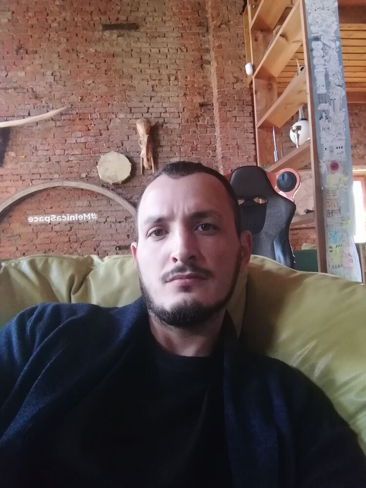  29210649  Ivan, 33 ,    