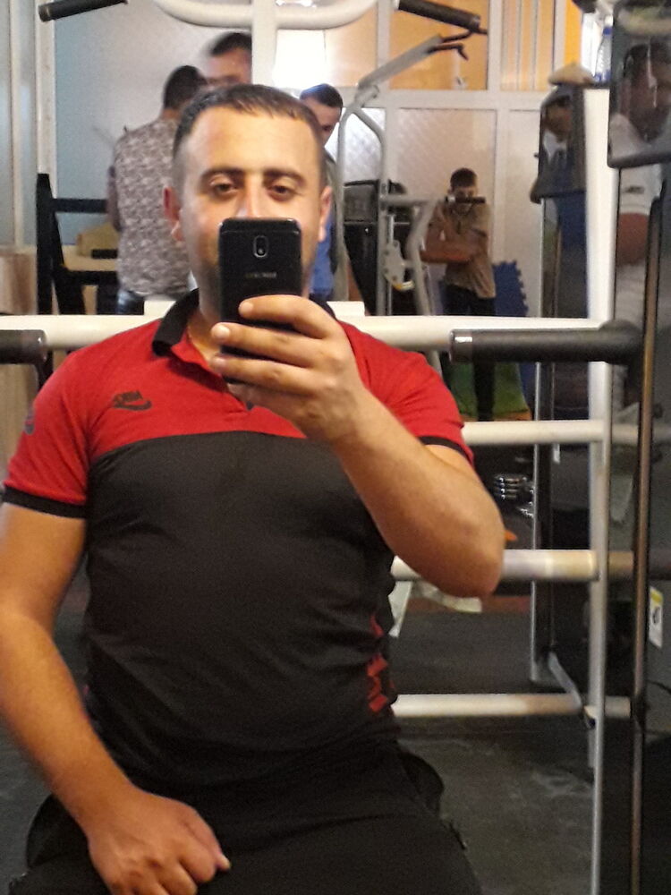  ,   Narek, 33 ,  