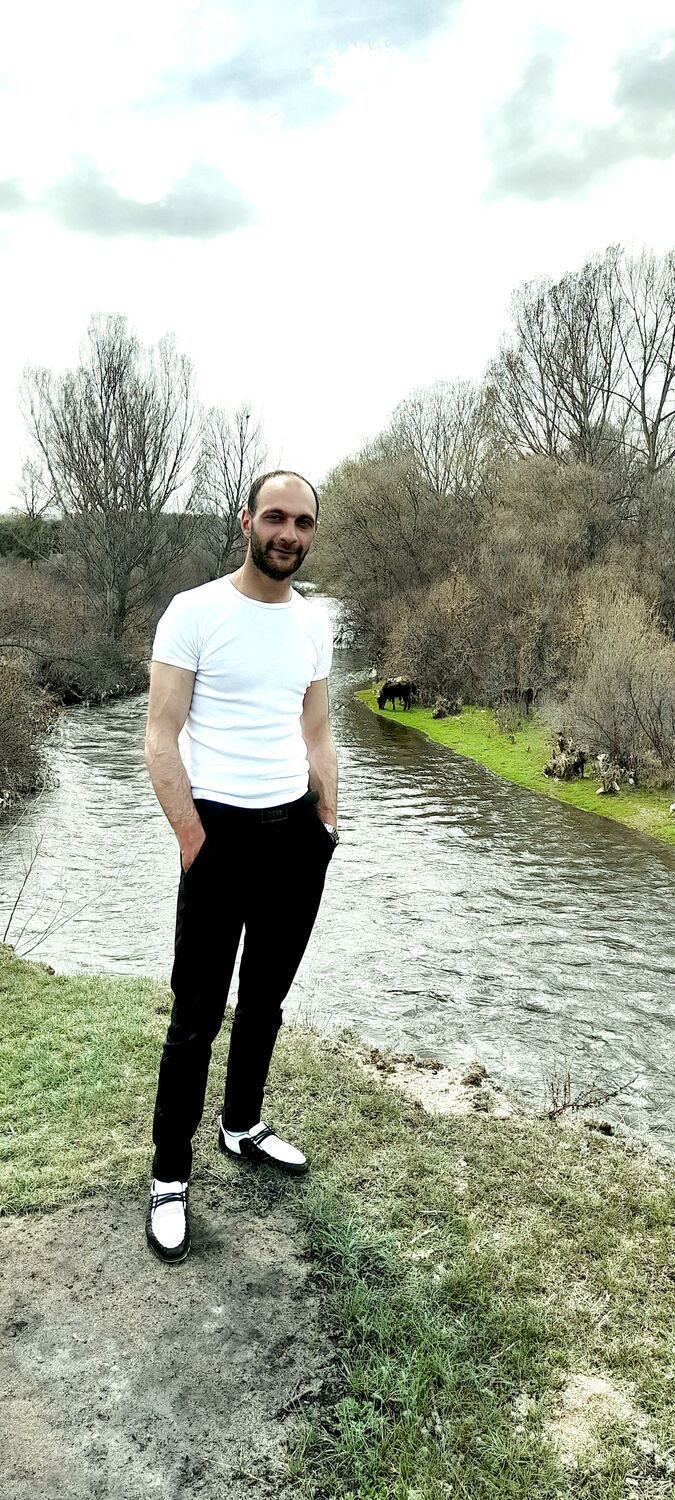  26237949  Arman, 32 ,    