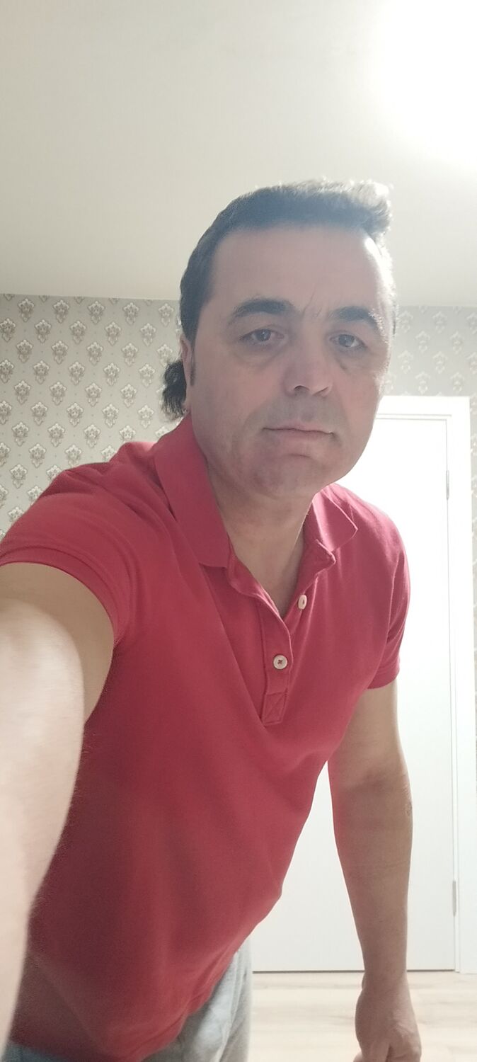  52725729  Safak, 49 ,    