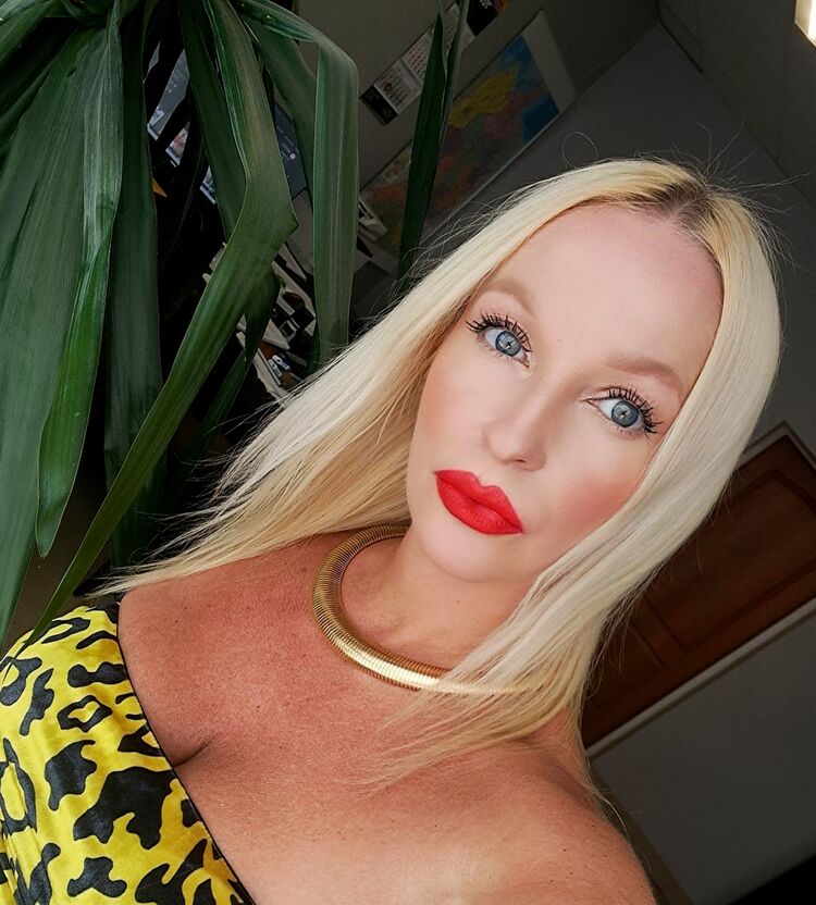  48713789  Katherine, 46 ,    
