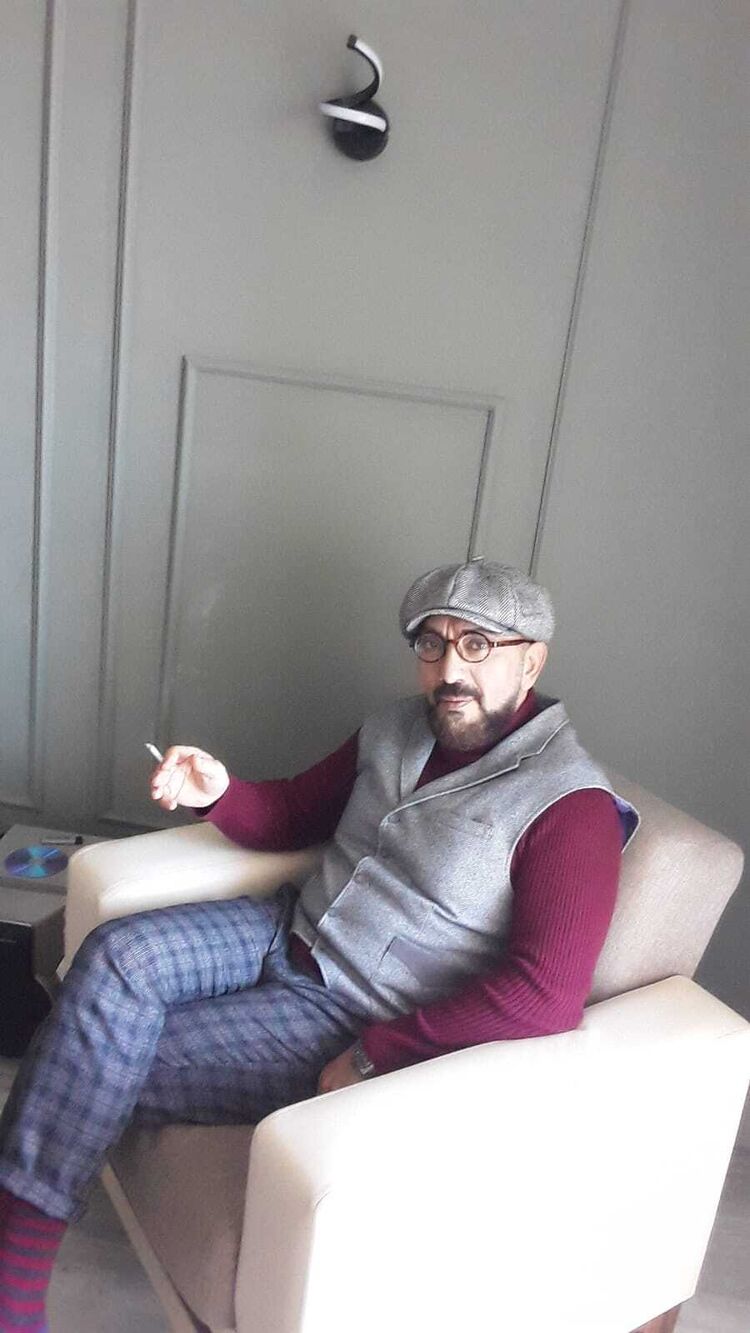  40600349  Nariman, 44 ,    