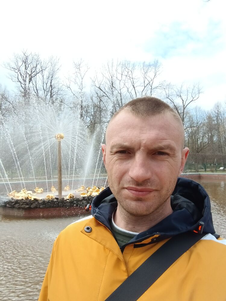 53112939  Denis, 37 ,    