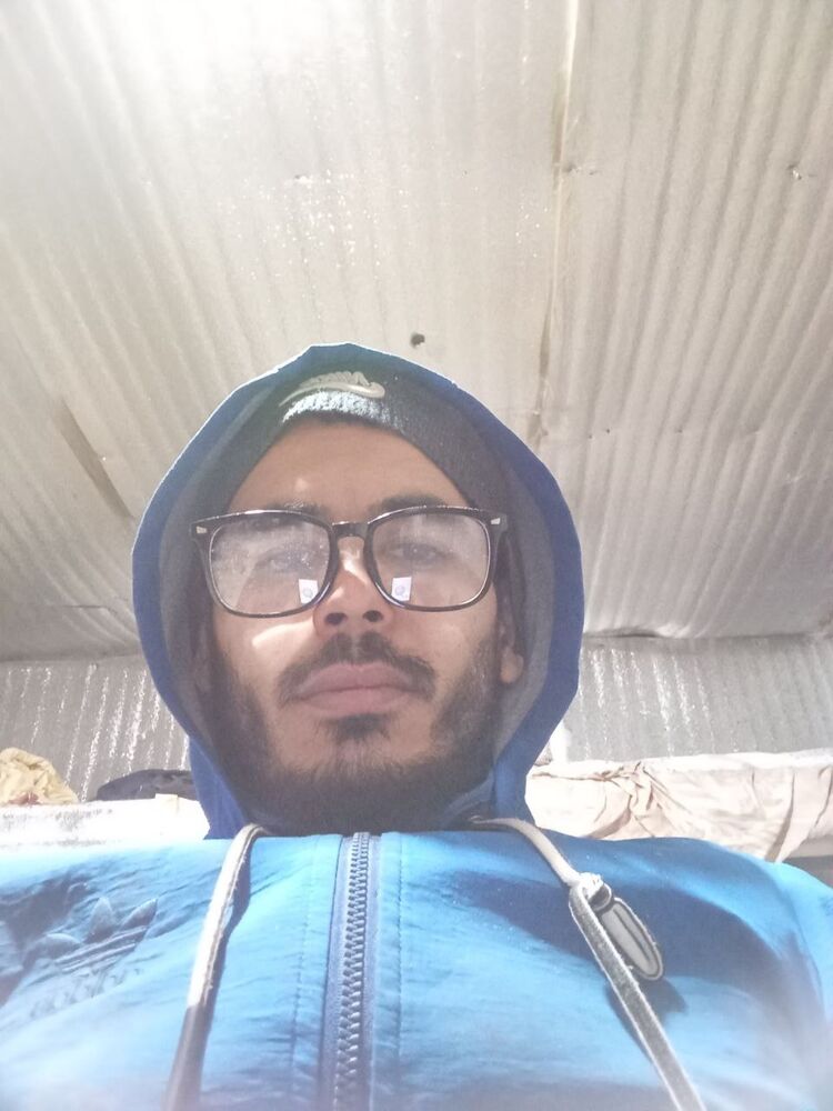  48242329  Jasurbe, 19 ,    