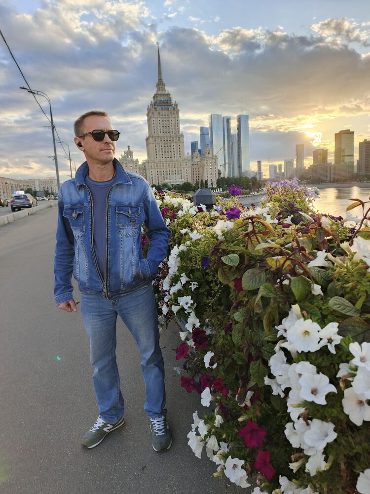  54300469  Vasily, 41 ,    