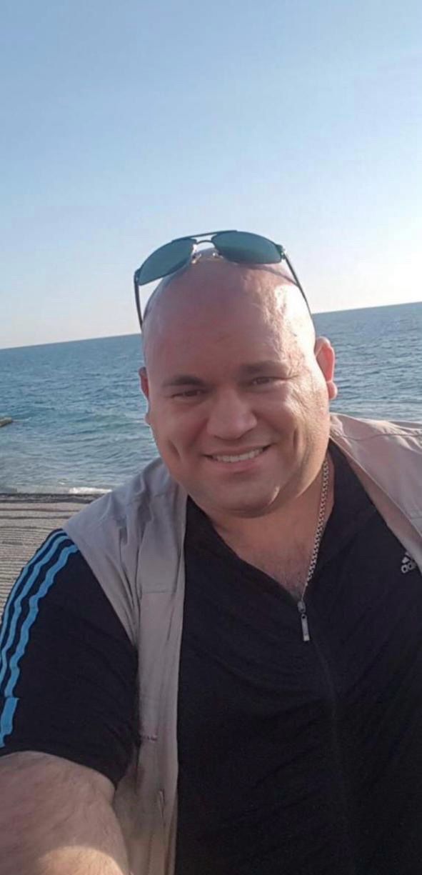  53237529  Alexander, 48 ,    