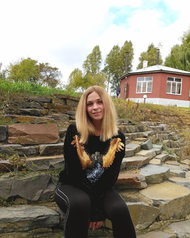  --,   , 32 ,     , c 