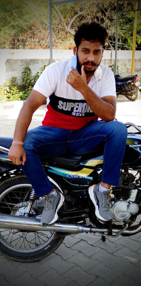  22495069  Mohit, 28 ,    Deleted