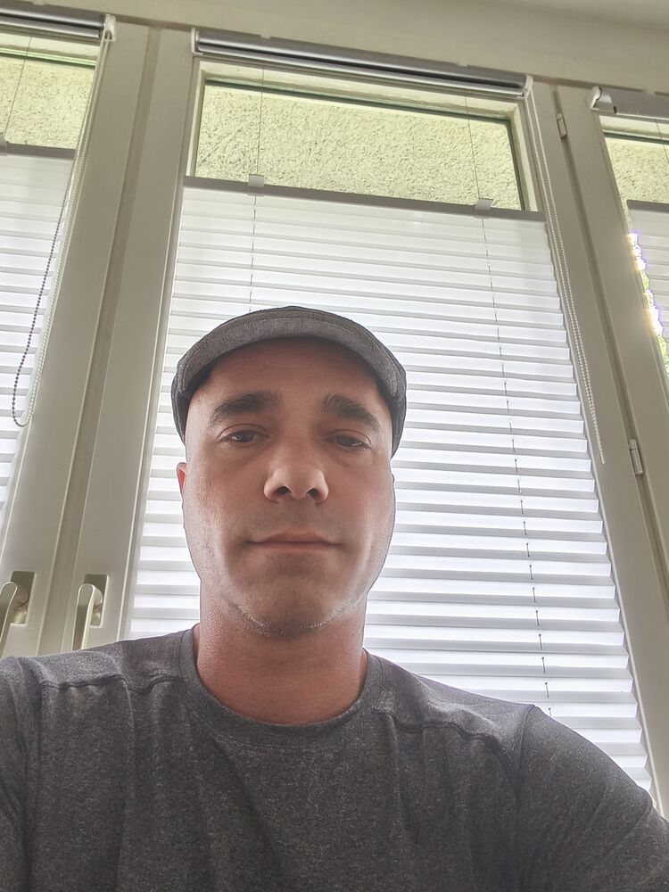  53488409  Ilia, 44 ,    