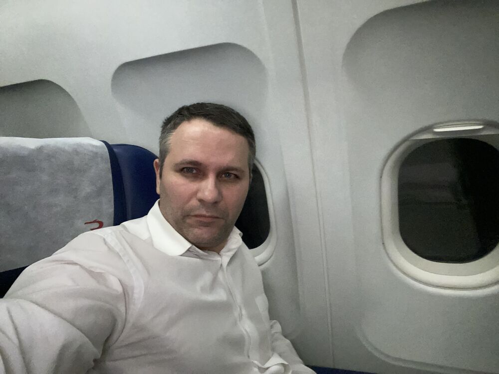  45954189  Zevs, 42 ,    