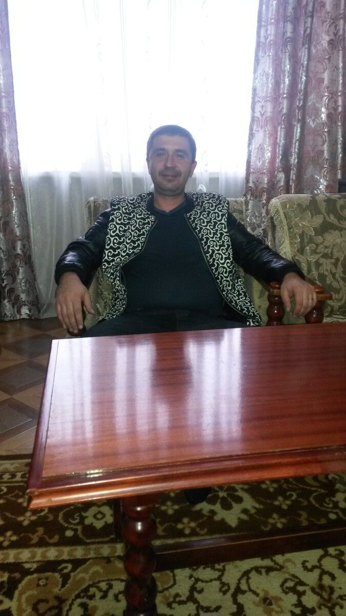  10918449  Viktor, 48 ,    