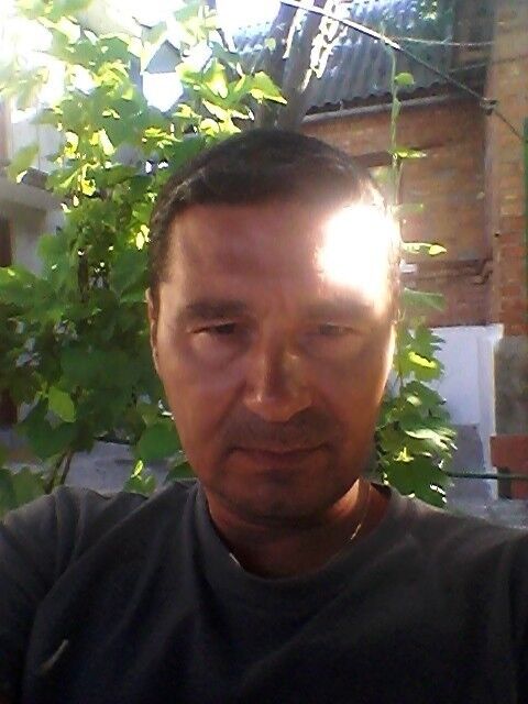  10850189  Aleks, 50 ,    