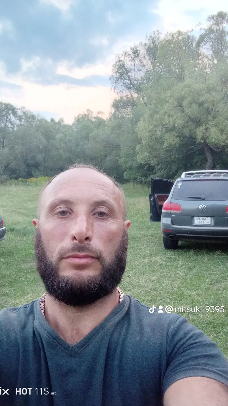  42815899  Gevorg, 40 ,    