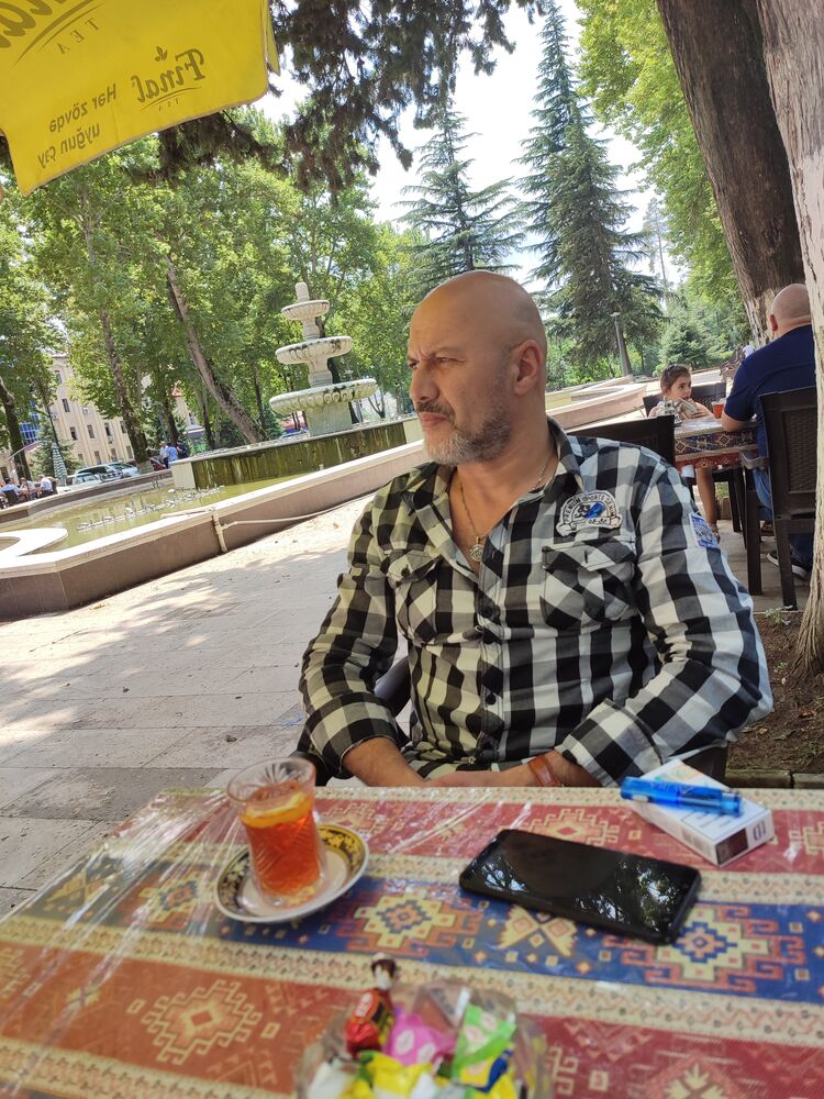 36536069  Timur, 49 ,    