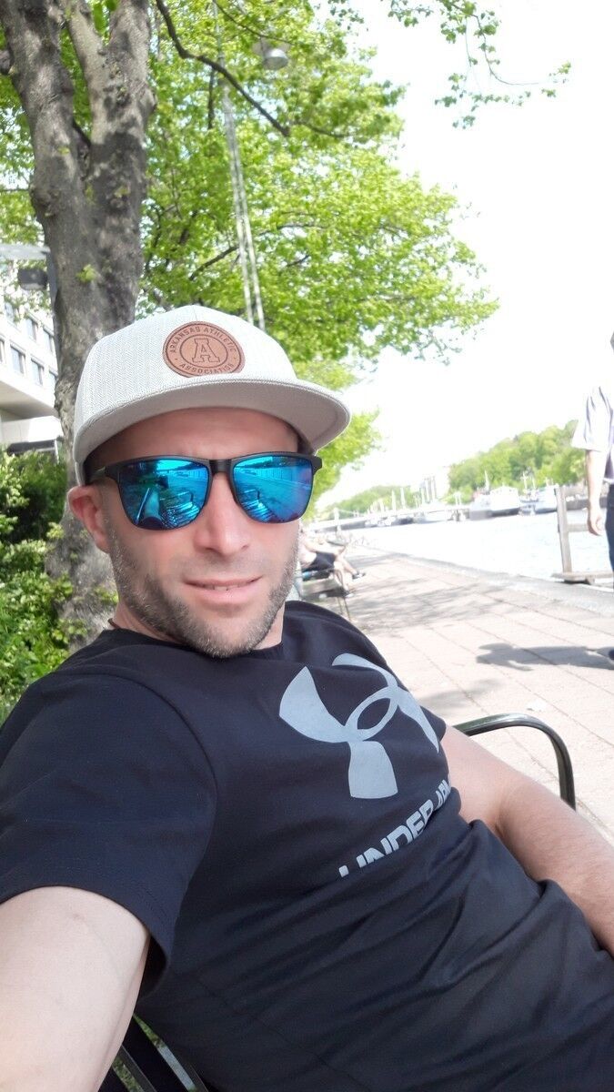  17355649  Pavel, 42 ,    