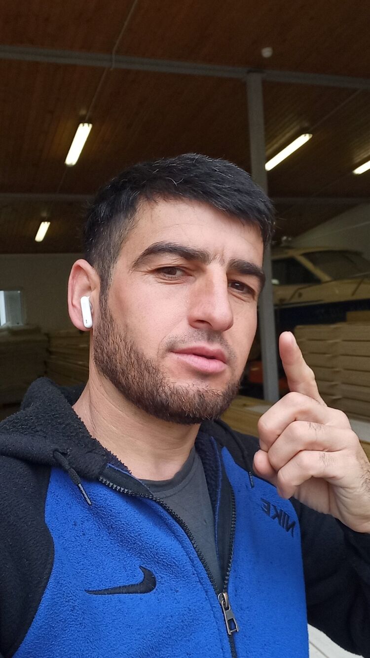  27030349  Almaz, 37 ,    