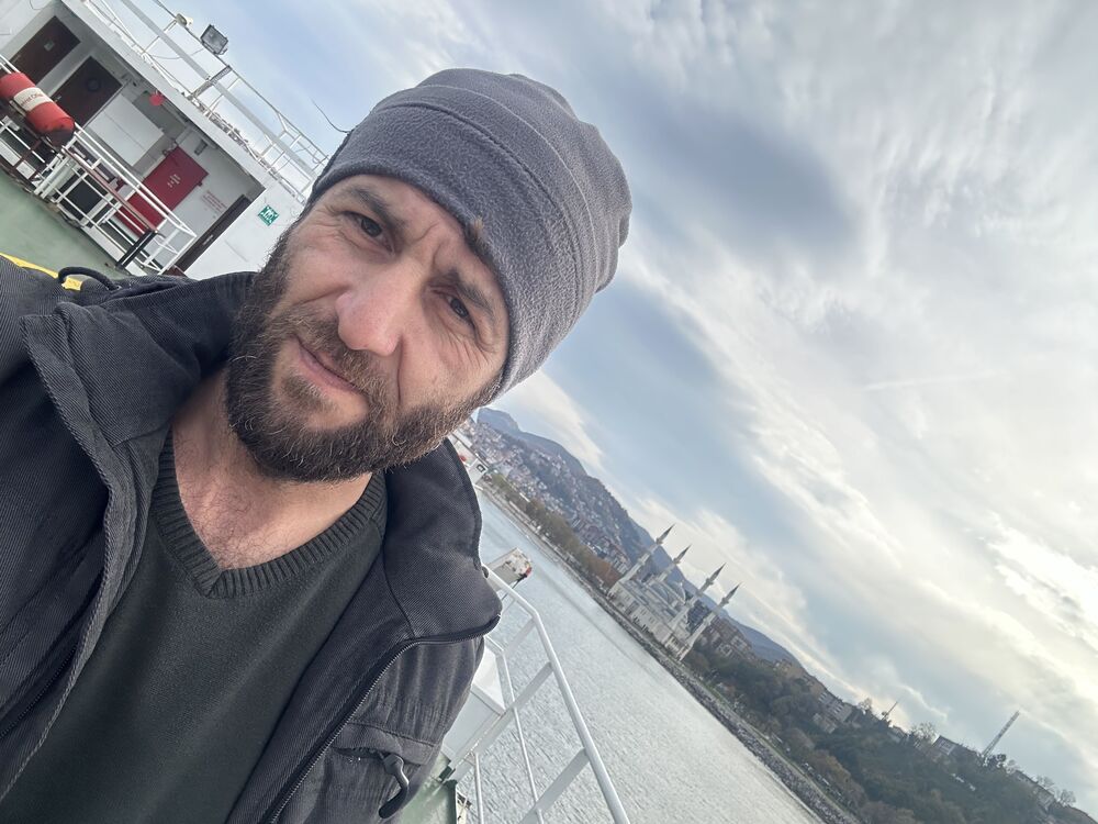  48281899  Sedat, 36 ,    