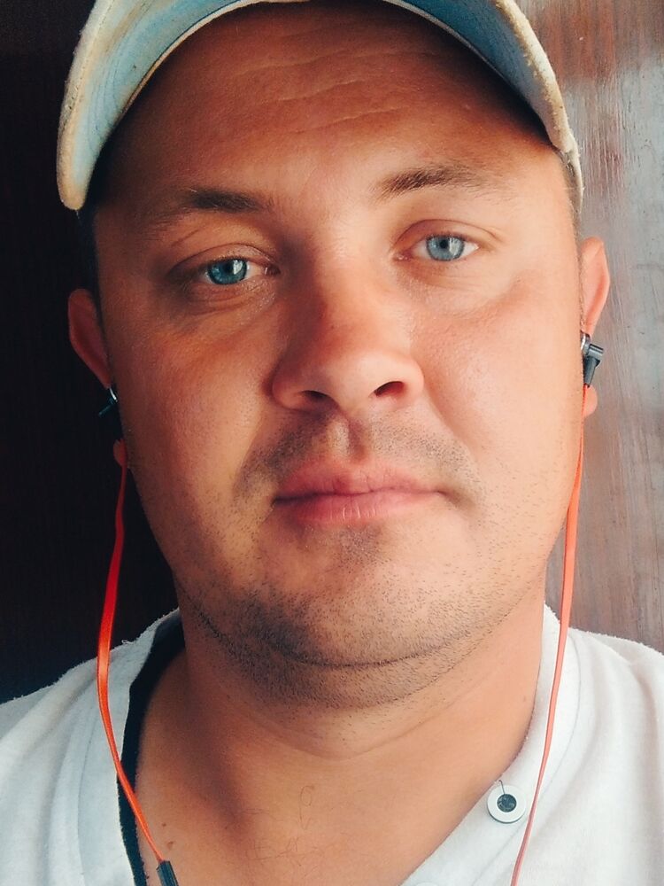  36371339  Ivan, 33 ,    