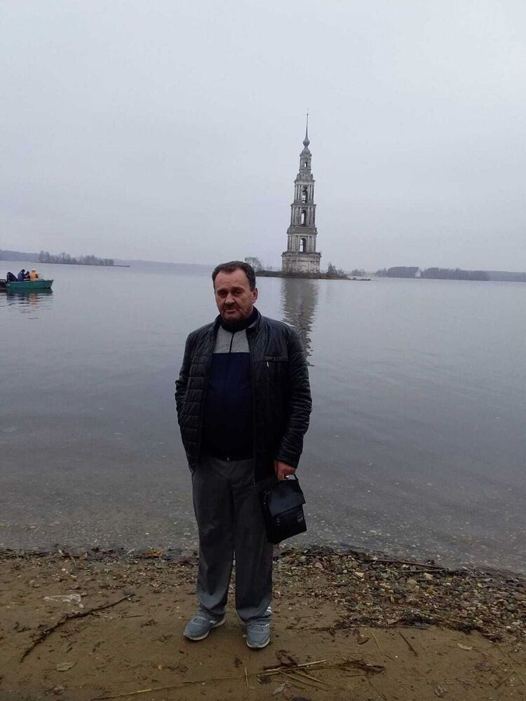  38594919  Yury, 63 ,    