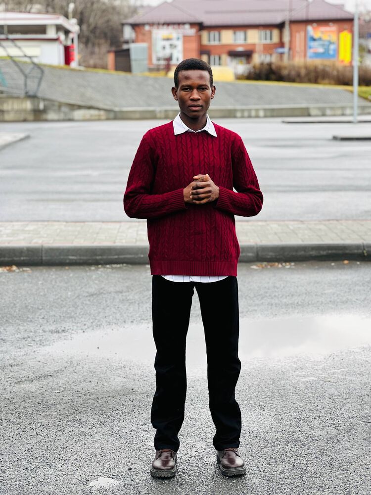  54711559  Maaz, 22 ,    